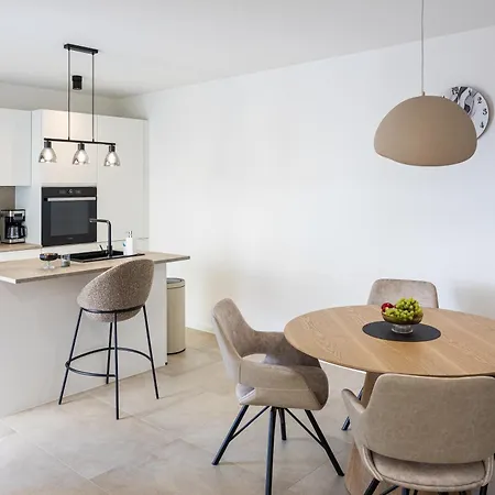 Apartment Lumi Near The & Center
