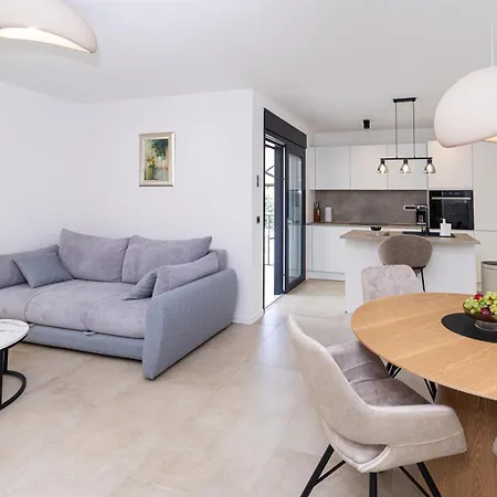 Apartment Lumi Near The & Center Crikvenica