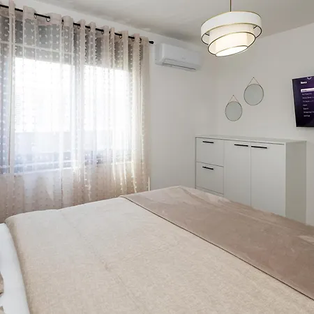 Apartment Lumi Near The & Center *